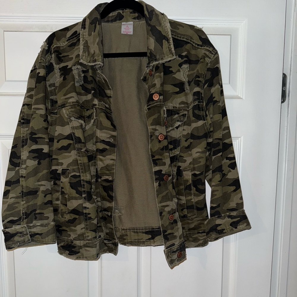 Medium distressed camo jean jacket